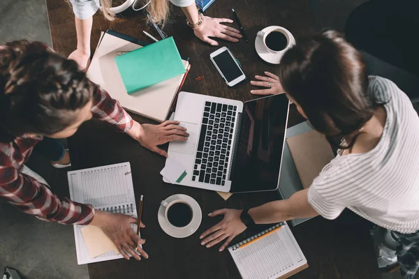 Nosotras trabajando en equipo